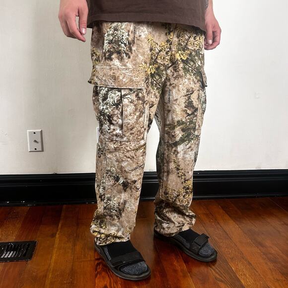 Cabelas Real Tree Cargo Pants - Picture 1 of 6